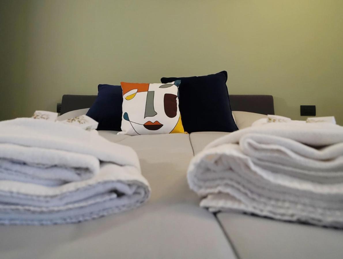 Rentopolis Apartments - Palazzo Candiani Milano Ngoại thất bức ảnh