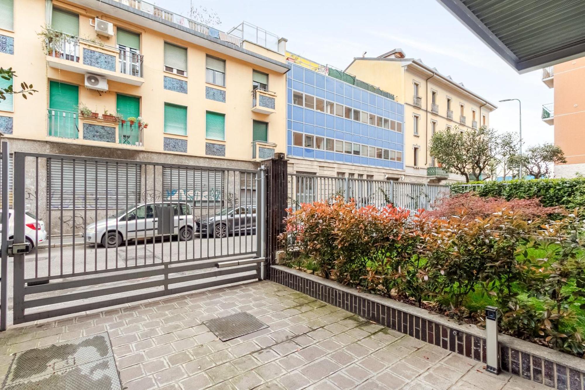 Rentopolis Apartments - Palazzo Candiani Milano Ngoại thất bức ảnh