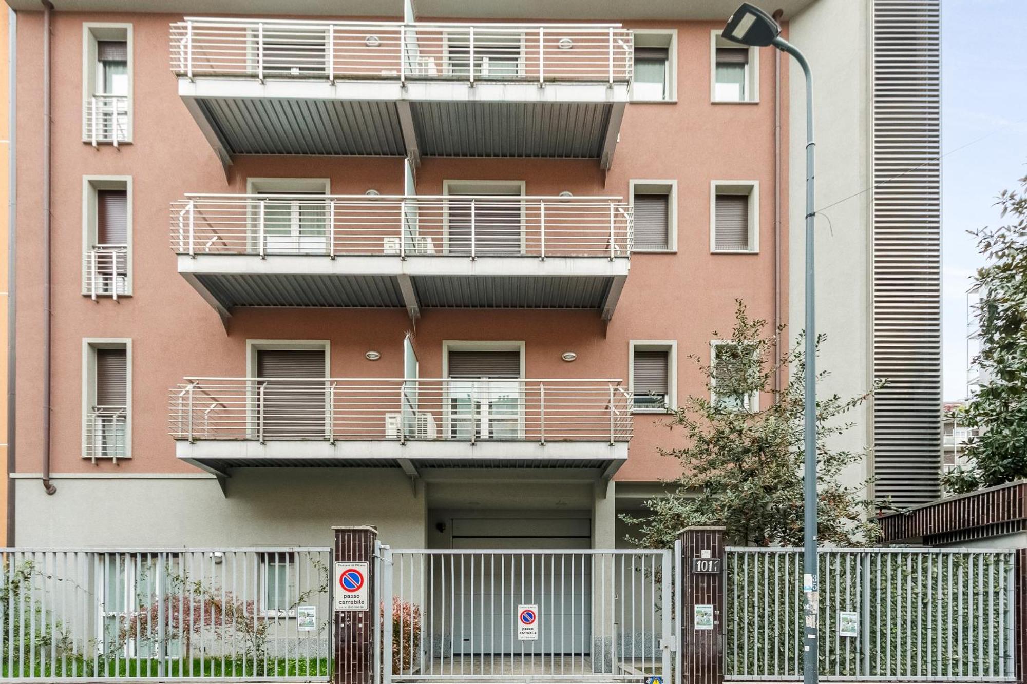 Rentopolis Apartments - Palazzo Candiani Milano Ngoại thất bức ảnh